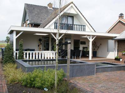 Veranda aan woning -